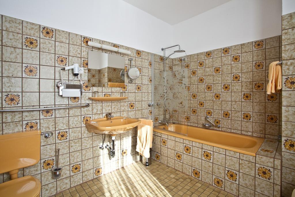Zur Kastanie Hotel Mülheim an der Ruhr Quarto foto